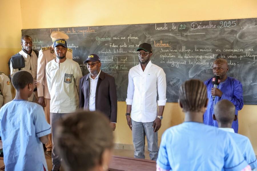 Sédhiou : le Président de la République visite l’école élémentaire de Sengher Diola, symbole du renouveau éducatif en Casamance