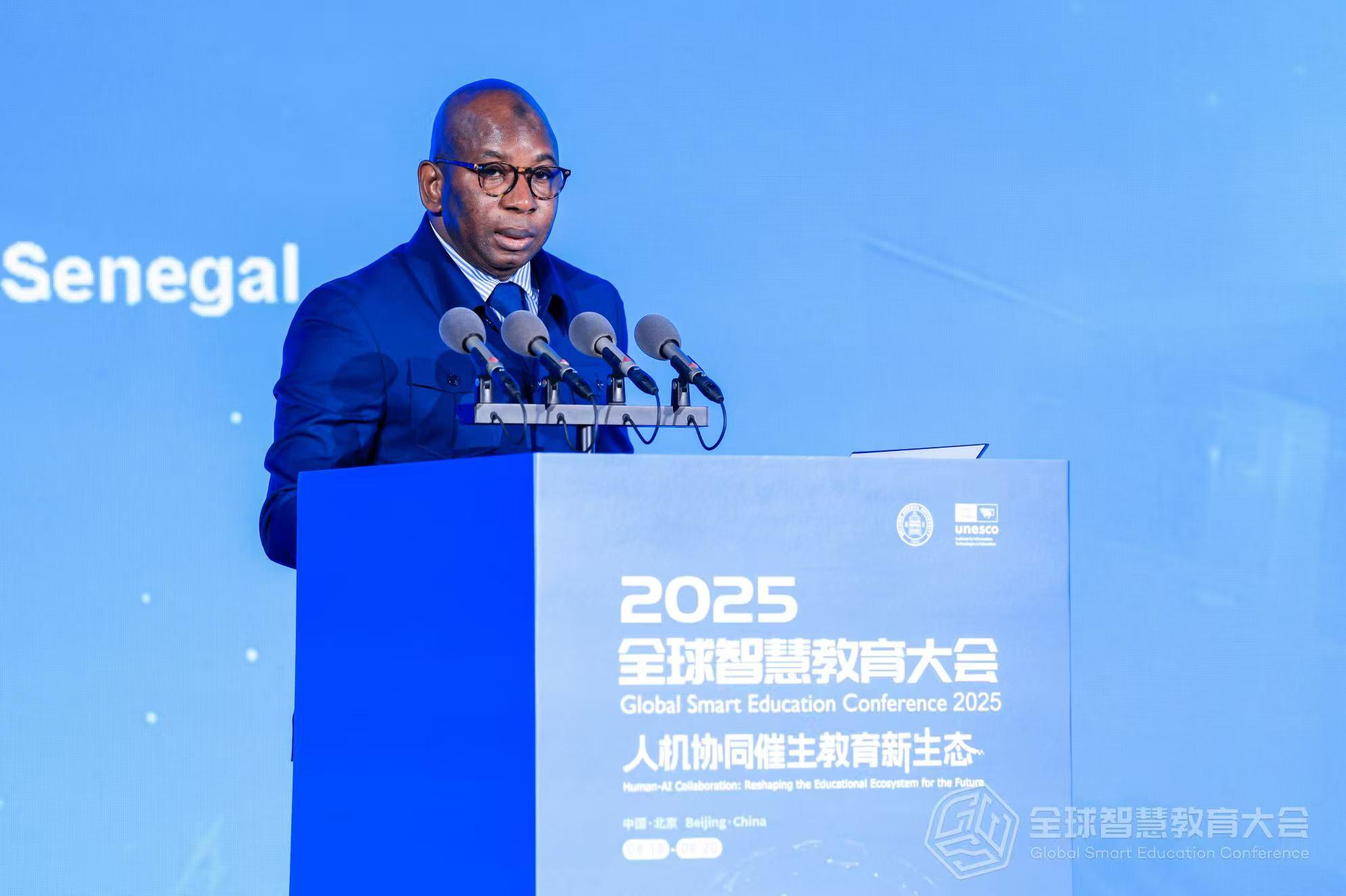 Remaniement gouvernemental : Moustapha Mamba Guirassy reconduit à la tête du Ministère de l’Éducation nationale